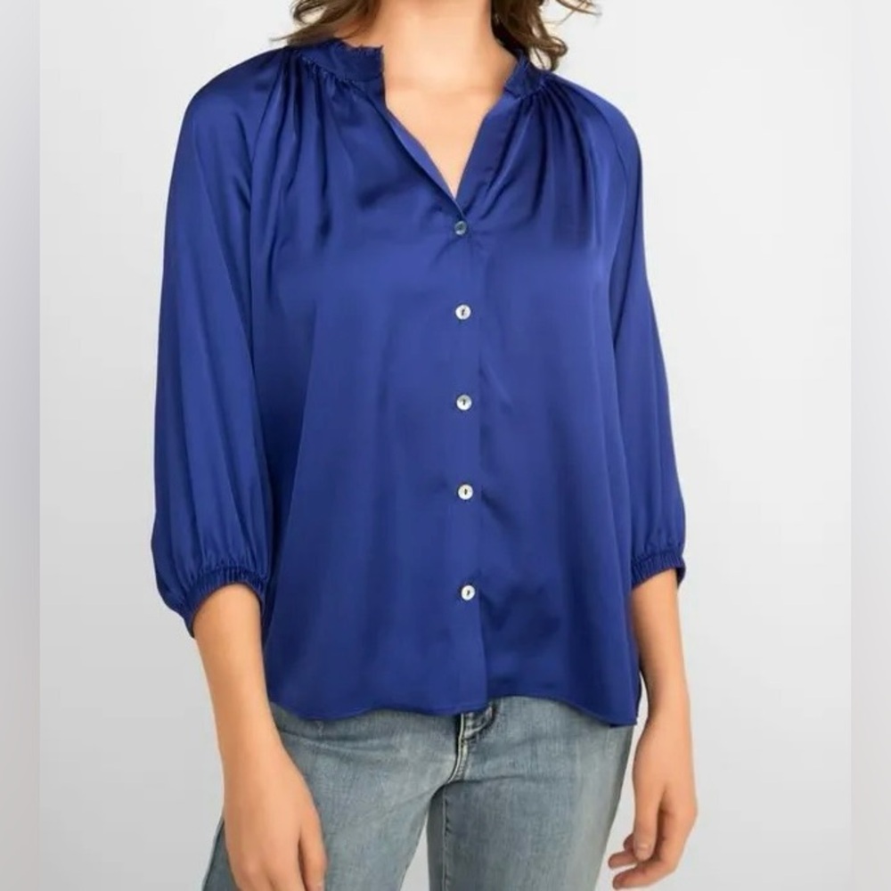 NWT ! Pretty Blue Satin blouse 💙💙💙